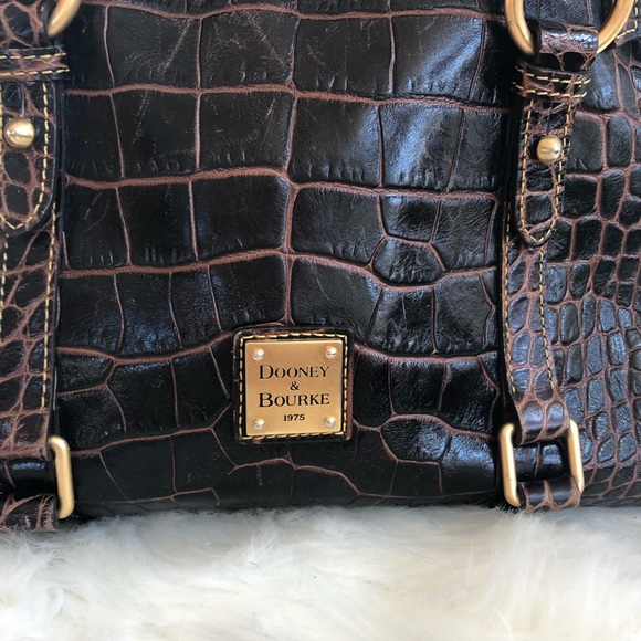 Dooney & Bourke beautiful leather purse - Picture 2 of 8